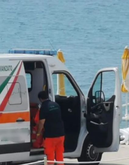 Lido di Ostia, bagnino accoltellato