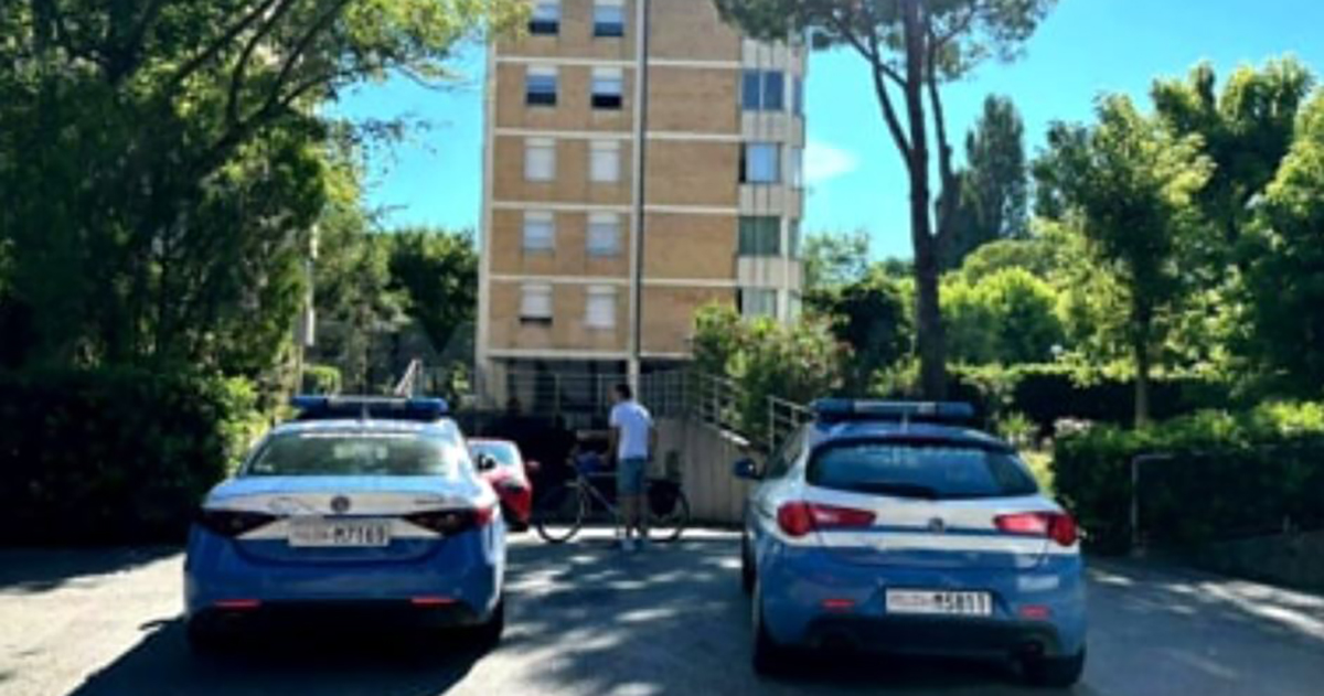 Rimini, mamma si getta dal quinto piano con il figlio: cosa è emerso dopo il drammatico gesto