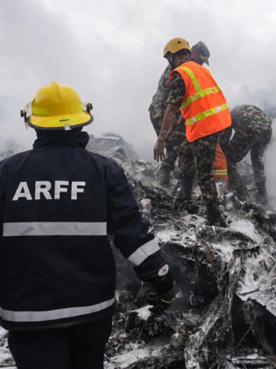 Tragico incidente in Nepal, aereo si schianta e prende fuoco: almeno 18 morti