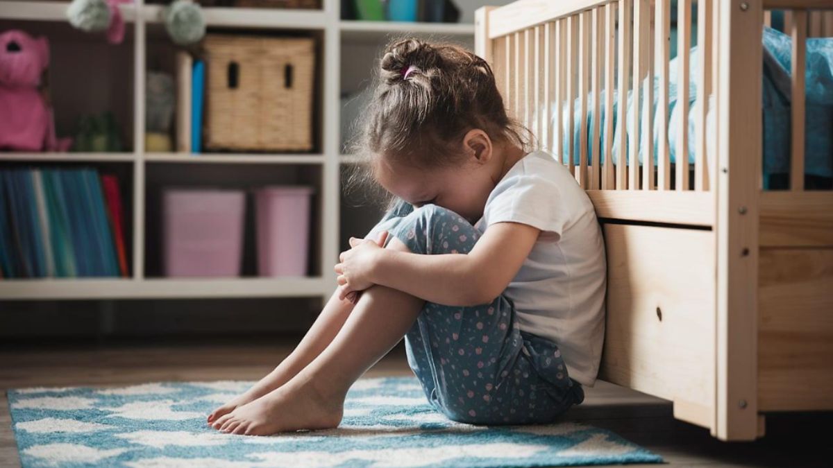 Lascia figlia 3 anni sola casa