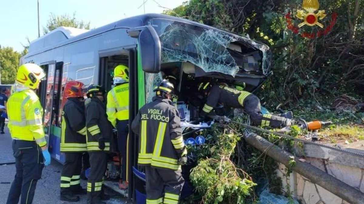 incidente bus parona