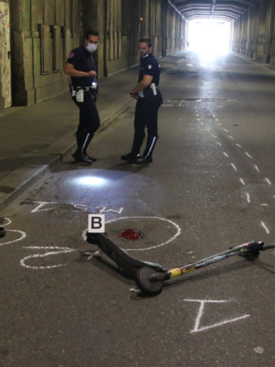 Incidente a Torino, scontro tra auto e monopattino: morta 18ennne