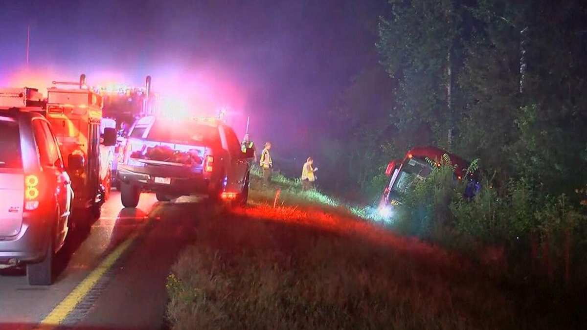 Mississippi, incidente stradale sulla Interstate 20: autobus esce di strada e si ribalta