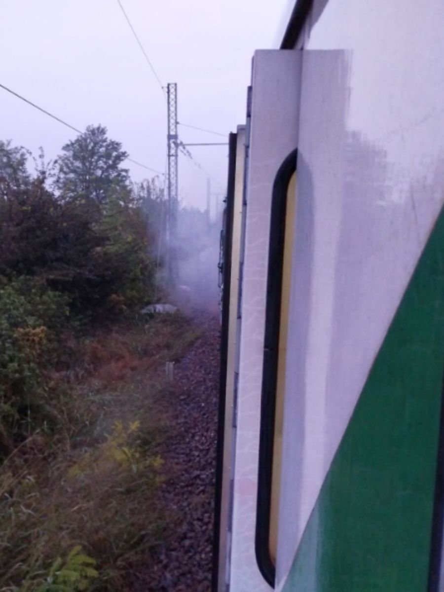 Sermide, scoppia l'incendio sul treno: 9 studenti in ospedale