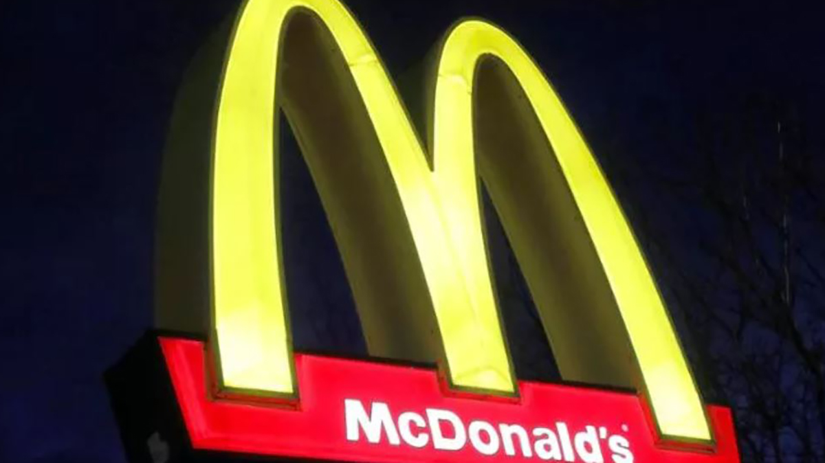 McDonald’s, un morto e decine di malori dopo aver mangiato il panino