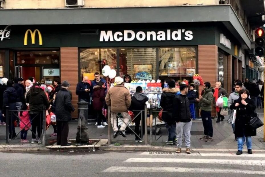 muore davanti al mcdonald's