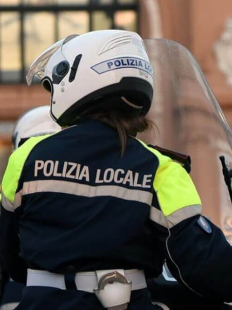 Cagliari, tir incastrato nella porta di S'Avanzada: come è successo