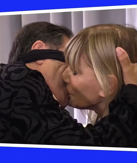 Bacio tra Gemma e Fabio durante l'esterna di Uomini e donne