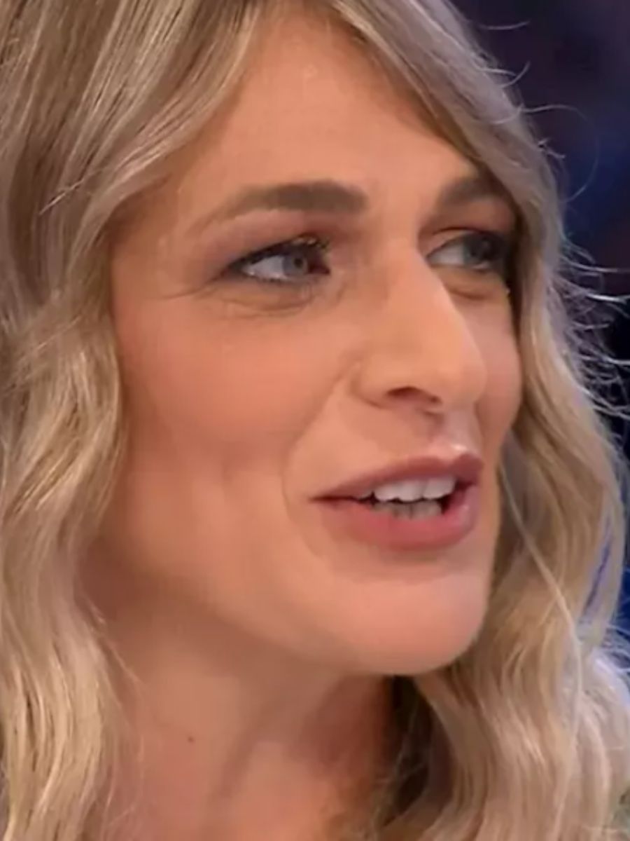 "Affari Tuoi", il dottore inganna Monica: è polemica sui social