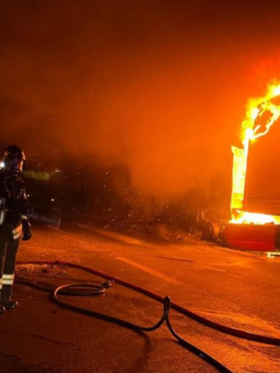 Exilles, tir prende fuoco in autostrada: incendio nella galleria di Cels