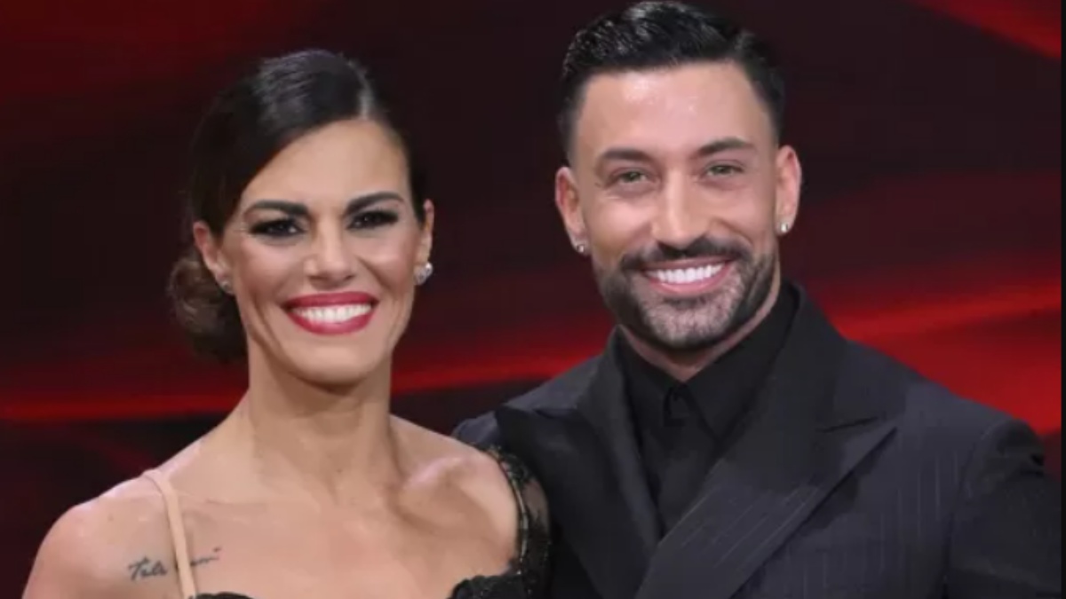 Bianca Guaccero e Giovanni Pernice, il bacio e il tatuaggio di coppia: poi il lieto annuncio