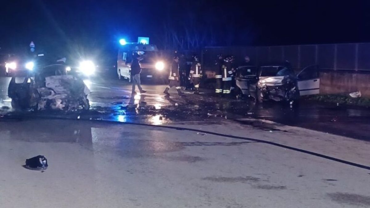 Tragedia a Natale, maxi incidente tra 7 auto: ci sono morti e feriti