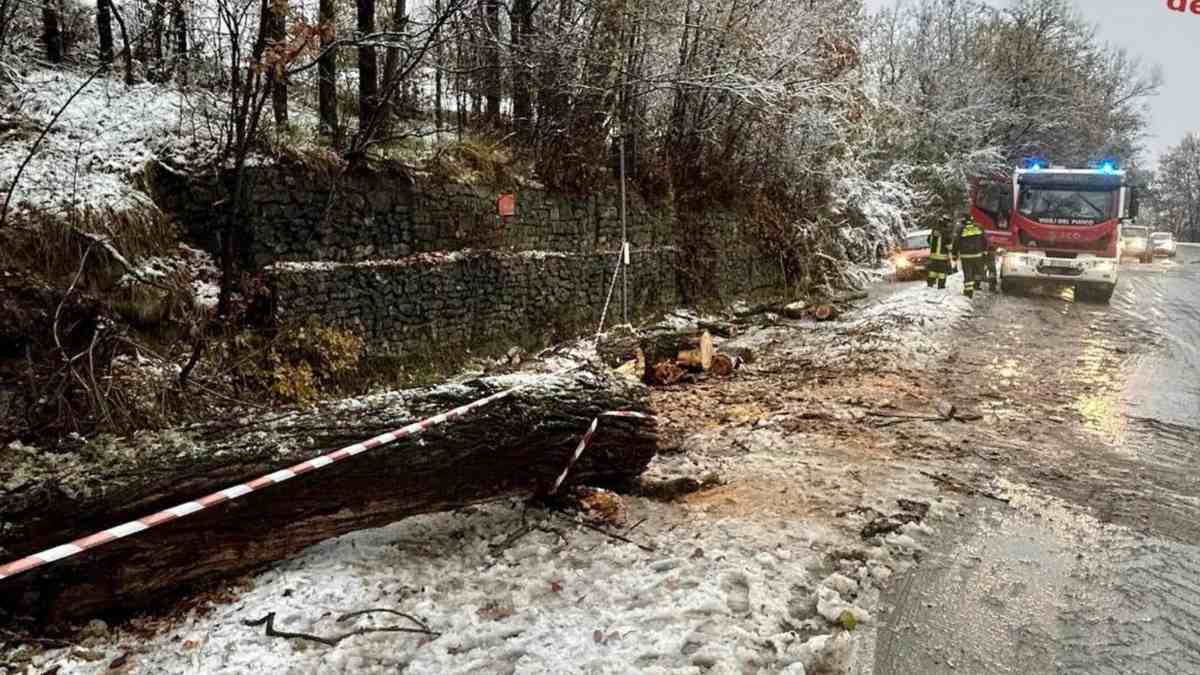 Maltempo, precipita la situazione in Italia: tangenziali allagate e scuole chiuse