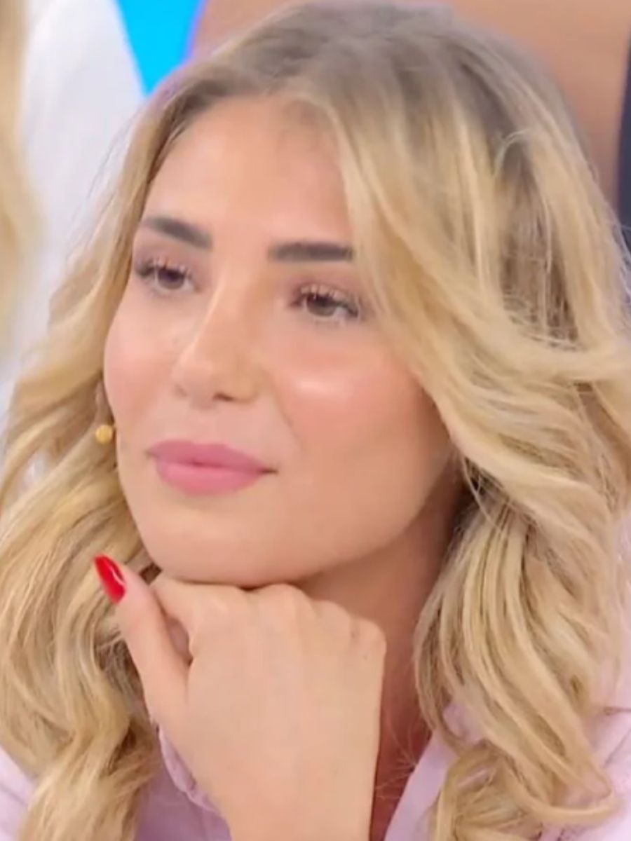 "Uomini e Donne", Martina va a riprendersi Ciro dopo il bacio con Gianmarco