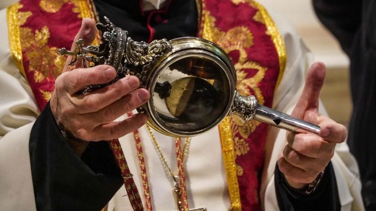 Miracolo di San Gennaro, fedeli senza parole: cos’è successo