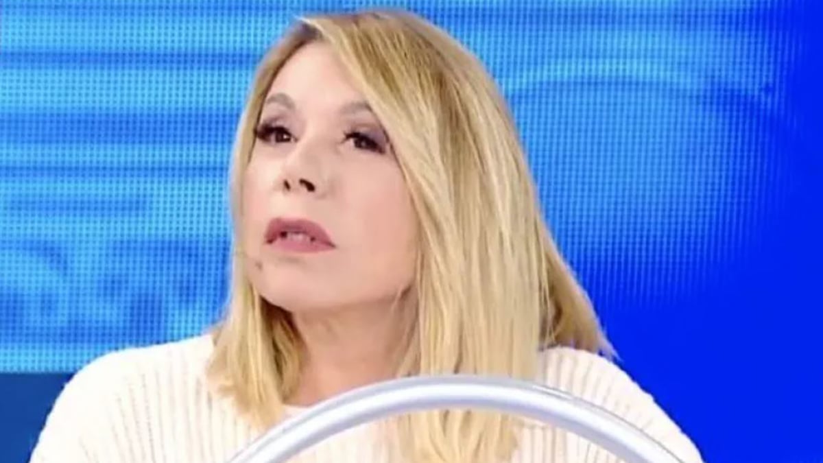 “Amici”, figuraccia di Anna Pettinelli: la regia smaschera una bugia