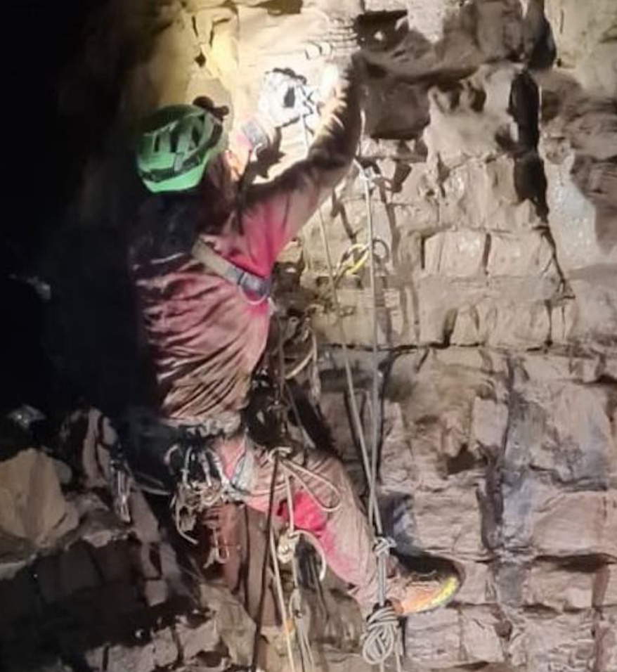 Speleologa Ferita E Intrappolata Nella Grotta Di Bueno Fonteno