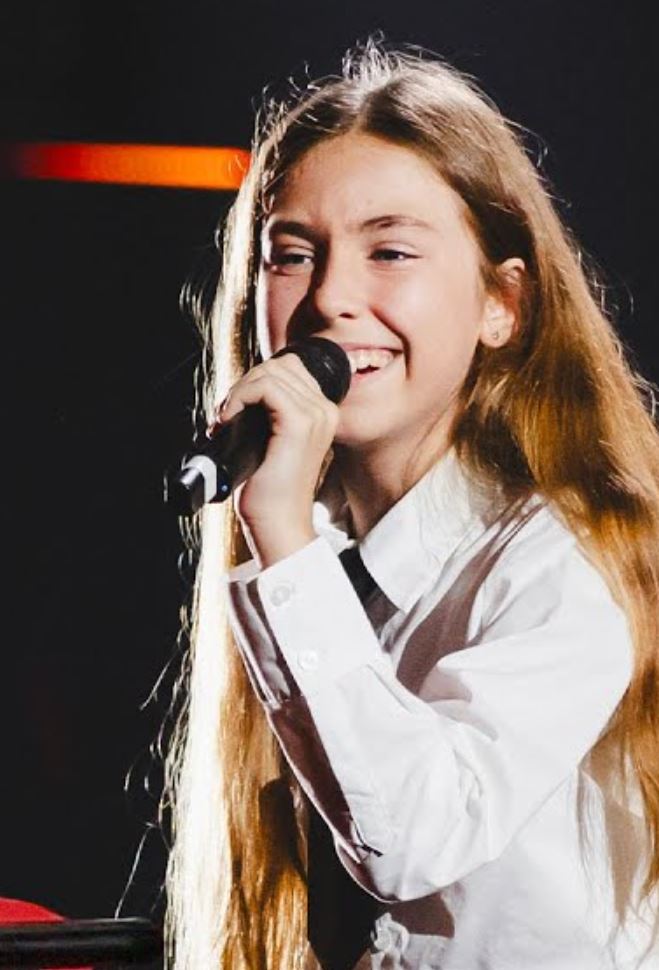 The Voice Kids": Carol incanta tutti, la figlia di Fanny Cadeo conquista un  posto nella squadra di Bertè