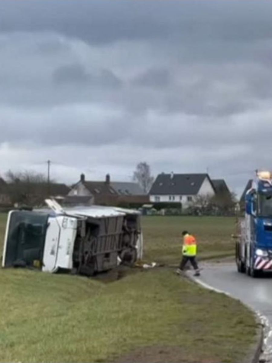 Tragico incidente in Francia, scuolabus finisce fuori strada: 1 morto, 40 feriti