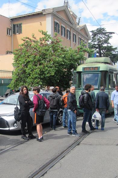 Roma La Sapienza, studente parcheggia male l'auto