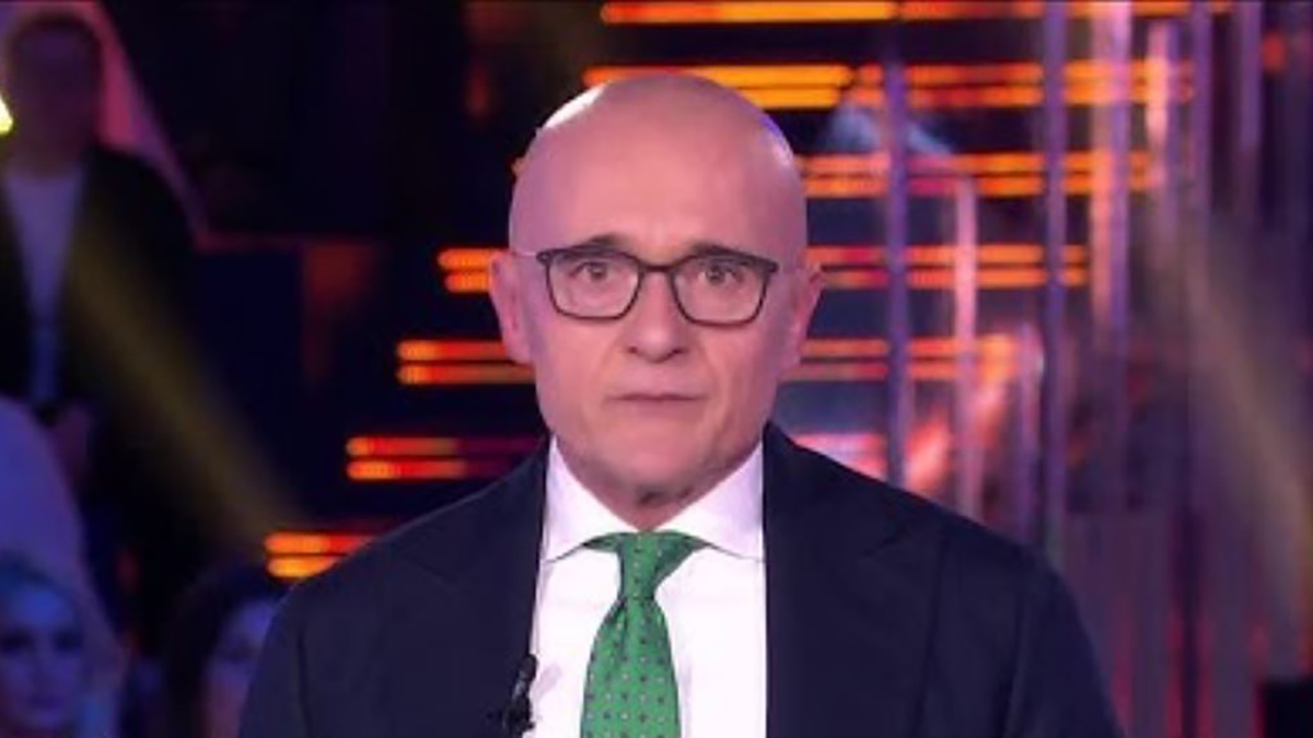 “Svengo”: Alfonso Signorini sta male in diretta al GF, cos’è successo