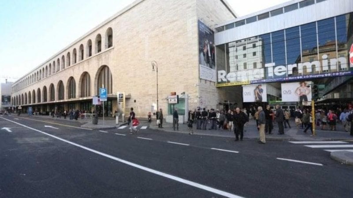 crolla controsoffitto stazione termini