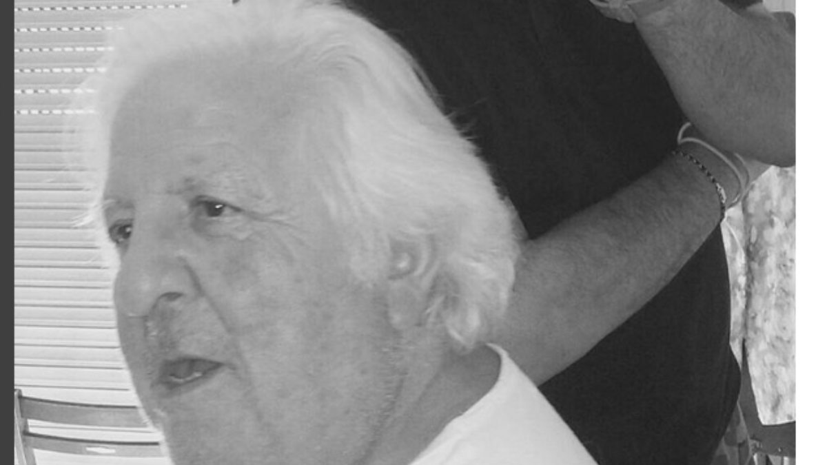 Grave lutto per il noto conduttore italiano: è morto il padre