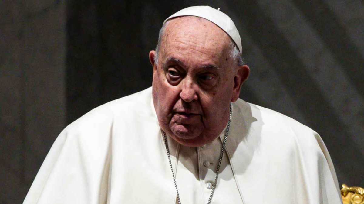 Papa Francesco rompe il silenzio direttamente dall’ospedale, con grande sorpresa dei fedeli