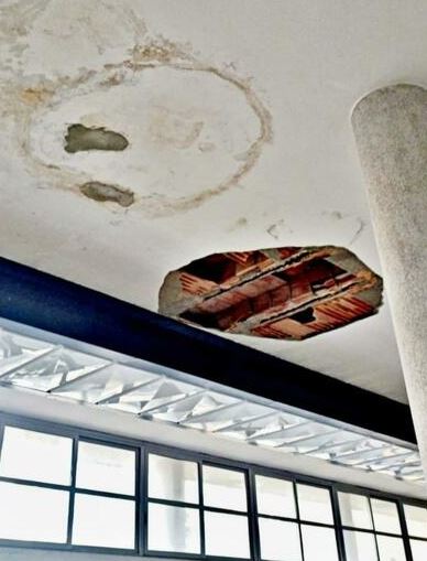 Crolla soffitto all'università Federico II di Napoli, terrore durante l'esame