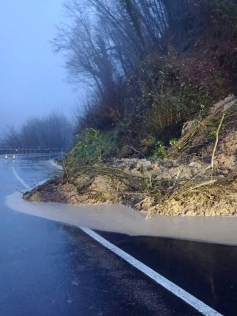 Maltempo in Toscana, allerta rossa in 4 province: 2 feriti a causa di una frana Calenzano