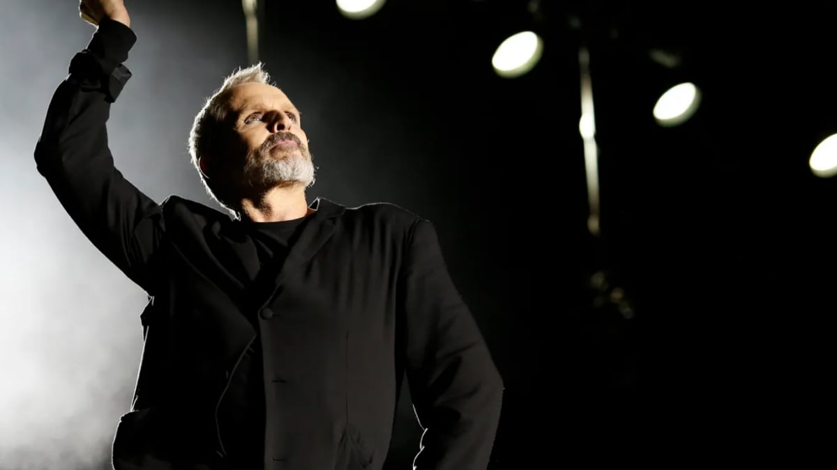 Miguel Bosè, terremoto durante il concerto: paura e fan in fuga (VIDEO)