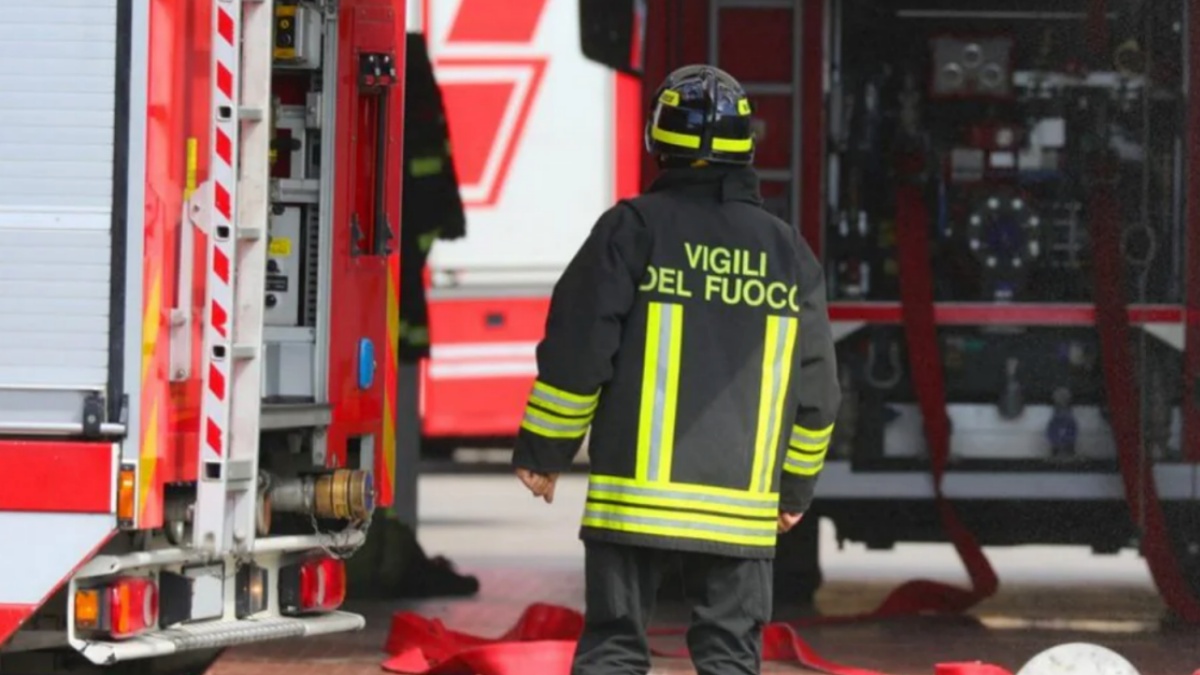 Terribile incendio, evacuata un’intera scuola: cosa è successo