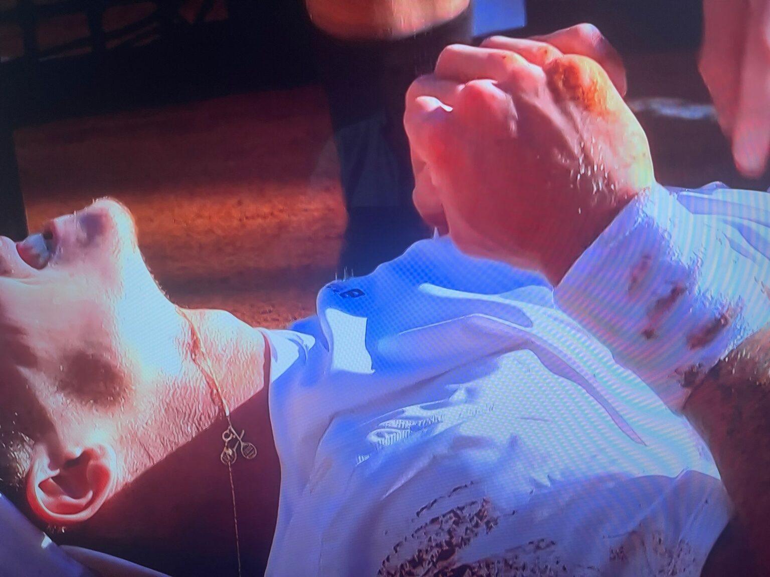 sinner avanti a roma ma che spavento per de jong si accascia in campo all improvviso da Tvzap.it sinner avanti a roma ma che spavento per de jong si accascia in campo all improvviso