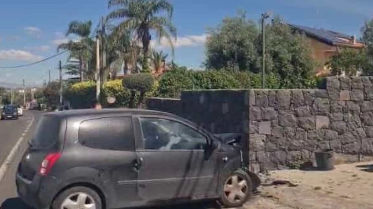 auto si schianta contro un muro terribile chi c era a bordo da Tvzap.it auto si schianta contro un muro terribile chi c era a bordo