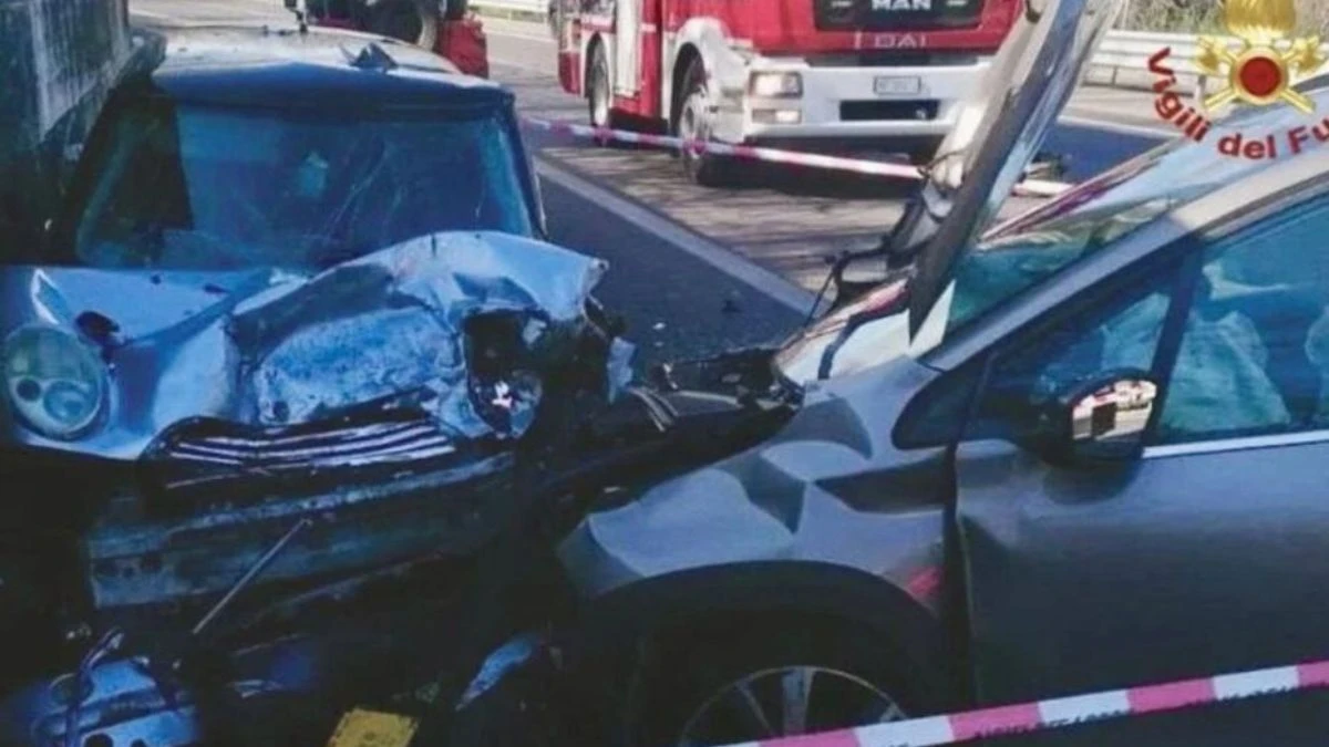 schianto spaventoso sulla statale una vittima e diversi feriti traffico in tilt