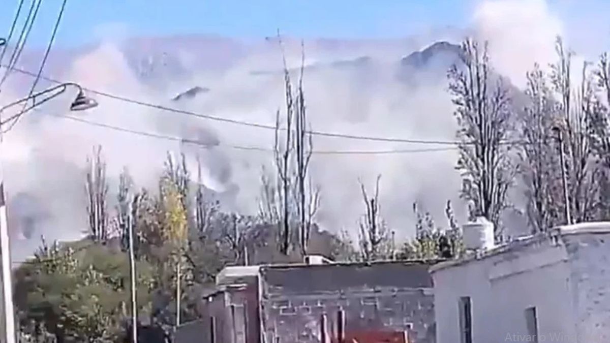 Terremoto improvviso, si alza fumo dalle colline: le immagini spaventose (VIDEO) Terremoto improvviso, si alza fumo dalle colline: le immagini spaventose (VIDEO)