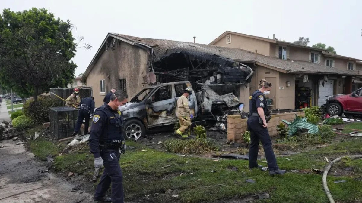 Aereo si schianta sulle case, ci sono morti e feriti