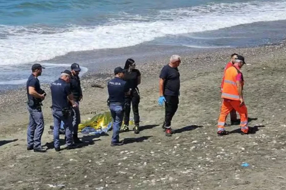 cadavere trovato spiaggia Sardegna