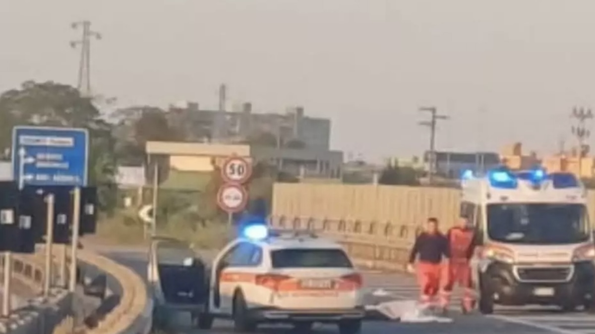 Terribile schianto contro il guardrail, muore così a soli 25 anni: passanti sotto choc Terribile schianto contro il guardrail, muore così a soli 25 anni: passanti sotto choc