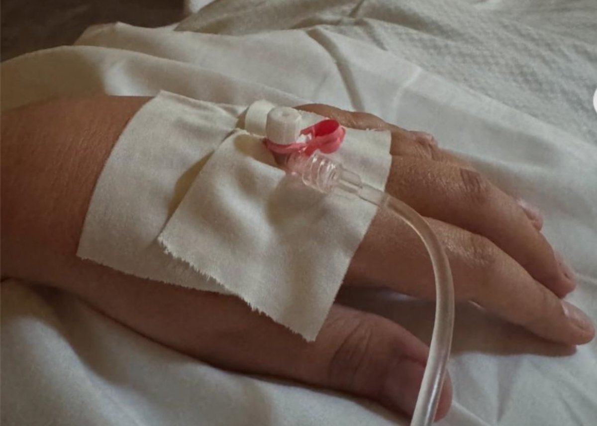 la famosa di rai ricoverata in ospedale la foto preoccupa i fan da Tvzap.it la famosa di rai ricoverata in ospedale la foto preoccupa i fan