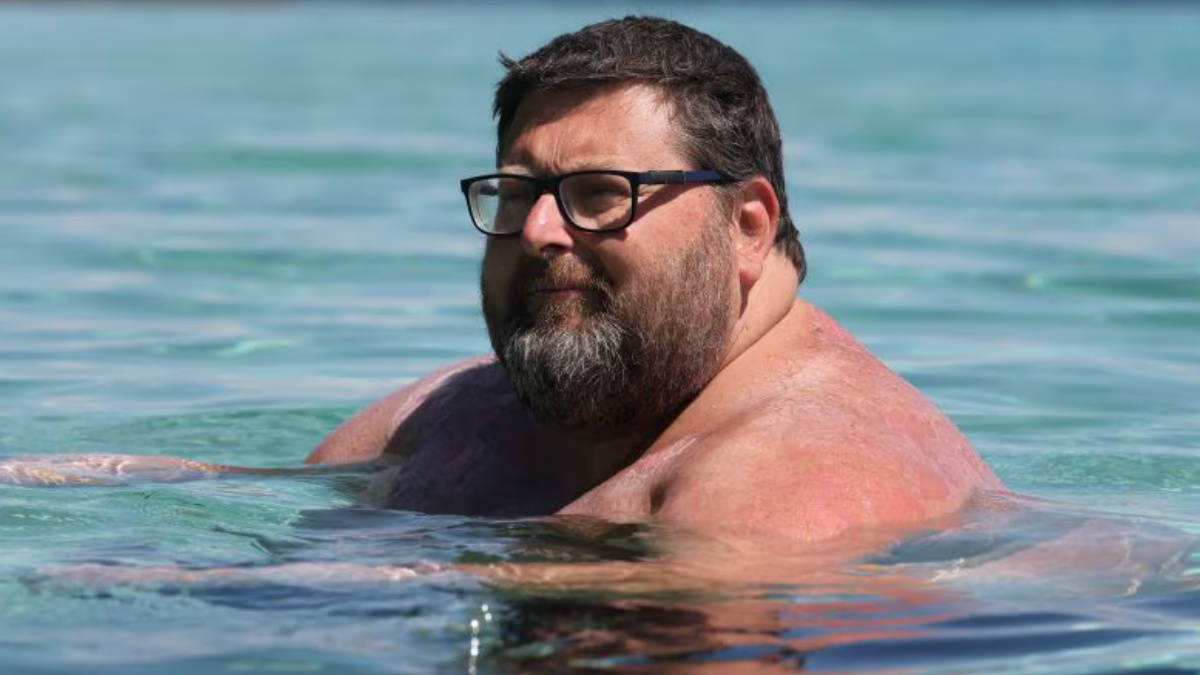 “L’Isola dei Famosi”: nuovo curioso privilegio per Mario Adinolfi “L’Isola dei Famosi”: nuovo curioso privilegio per Mario Adinolfi