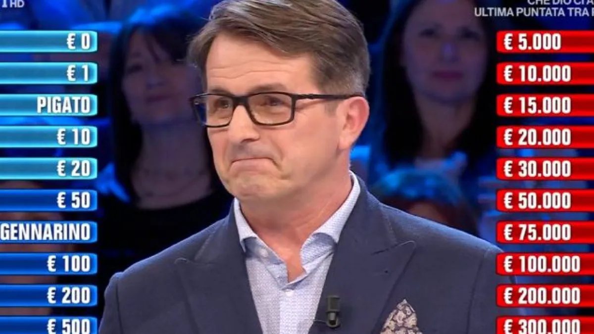 “Di notte al freddo”: commozione ad “Affari tuoi”, cos’è successo in diretta “Di notte al freddo”: commozione ad “Affari tuoi”, cos’è successo in diretta