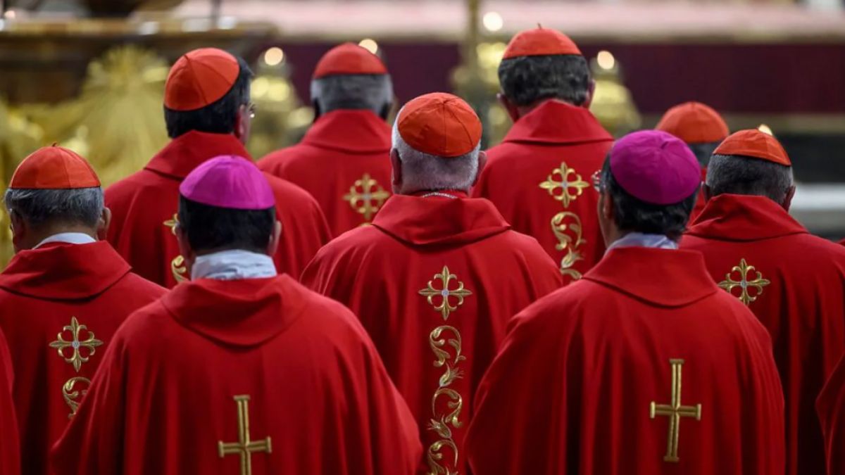 Conclave al via oggi, chi sarà il nuovo Papa: tutti i favoriti e quando ci sarà la fumata bianca Conclave al via oggi, chi sarà il nuovo Papa: tutti i favoriti e quando ci sarà la fumata bianca