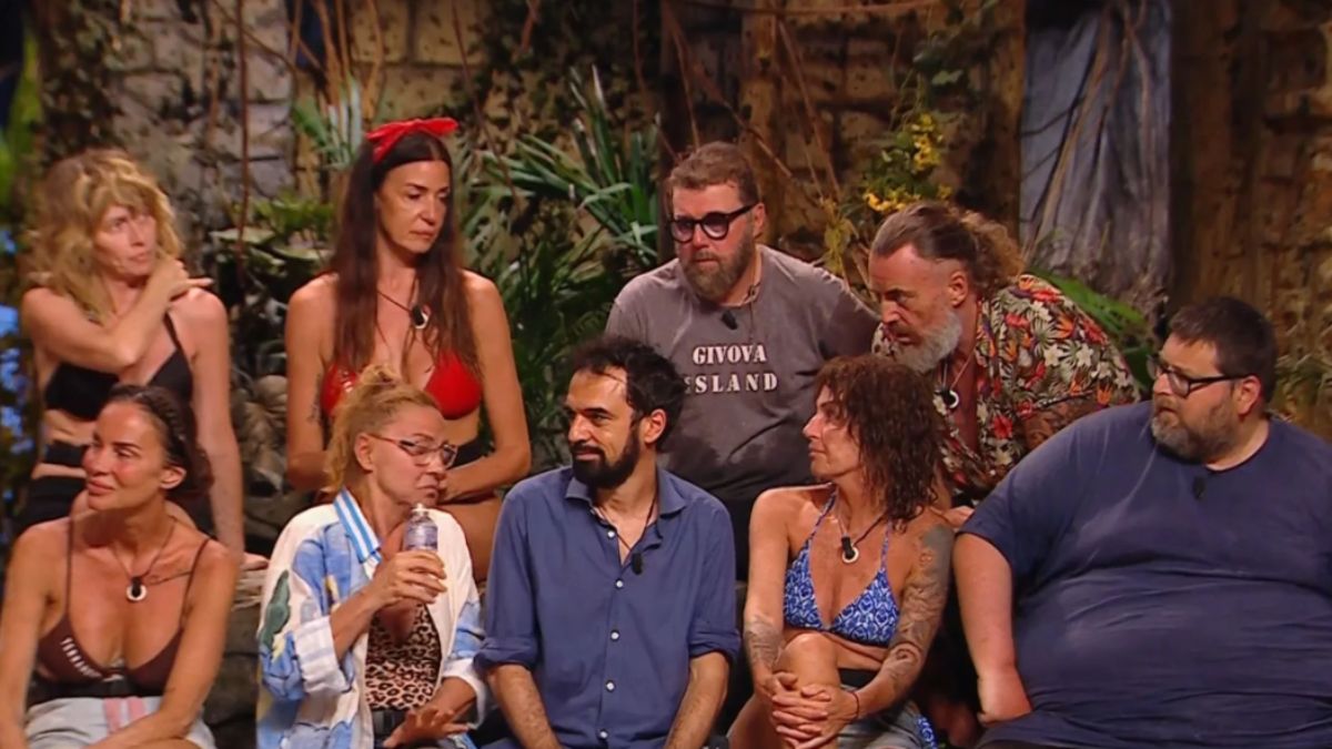 l isola dei famosi arriva un comunicato per i naufraghi di cosa si tratta da Tvzap.it l isola dei famosi arriva un comunicato per i naufraghi di cosa si tratta