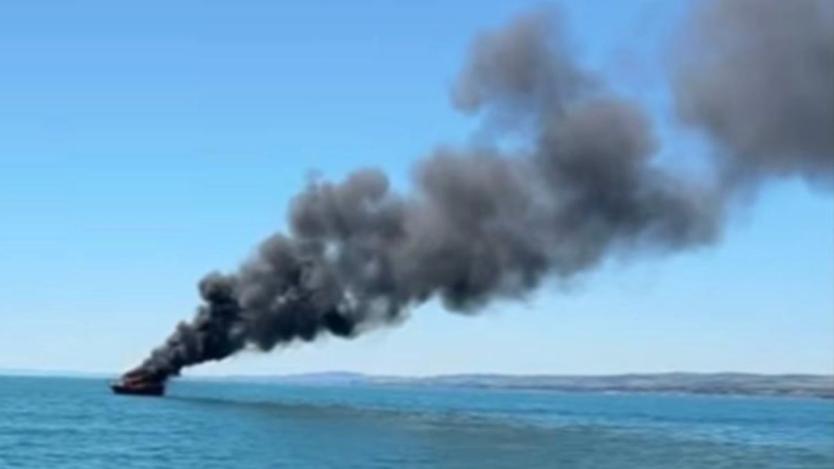 Yacht in fiamme, l’inferno a bordo: panico in Italia Yacht in fiamme, l’inferno a bordo: panico in Italia