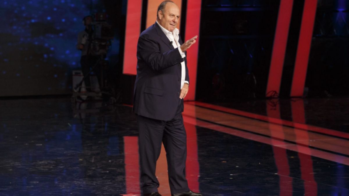 Gerry Scotti fuori da “Tu Si Que Vales”, chi lo sostituisce? Il nome clamoroso Gerry Scotti fuori da “Tu Si Que Vales”, chi lo sostituisce? Il nome clamoroso