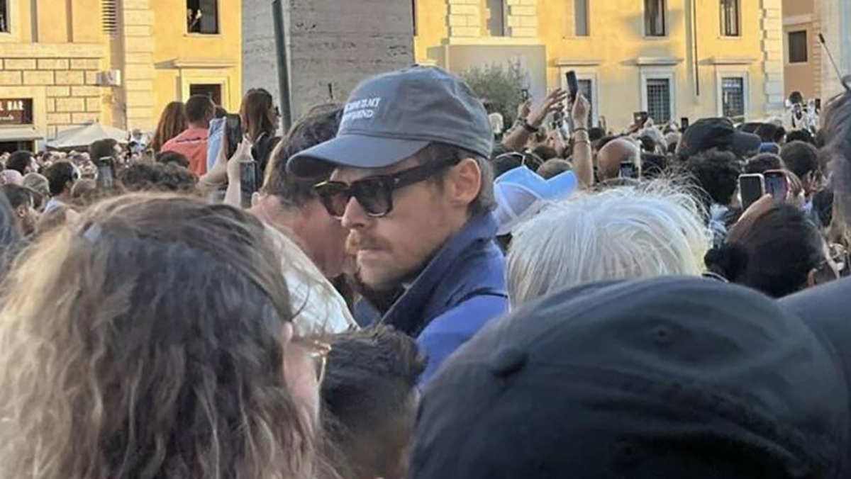 “C’era anche lui, pazzesco”: nuovo Papa, chi beccano tra la folla durante l’elezione “C’era anche lui, pazzesco”: nuovo Papa, chi beccano tra la folla durante l’elezione
