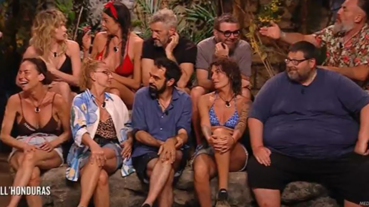 “Beccati insieme”, è nata una coppia a L’Isola dei Famosi: indiscrezione bomba “Beccati insieme”, è nata una coppia a L’Isola dei Famosi: indiscrezione bomba
