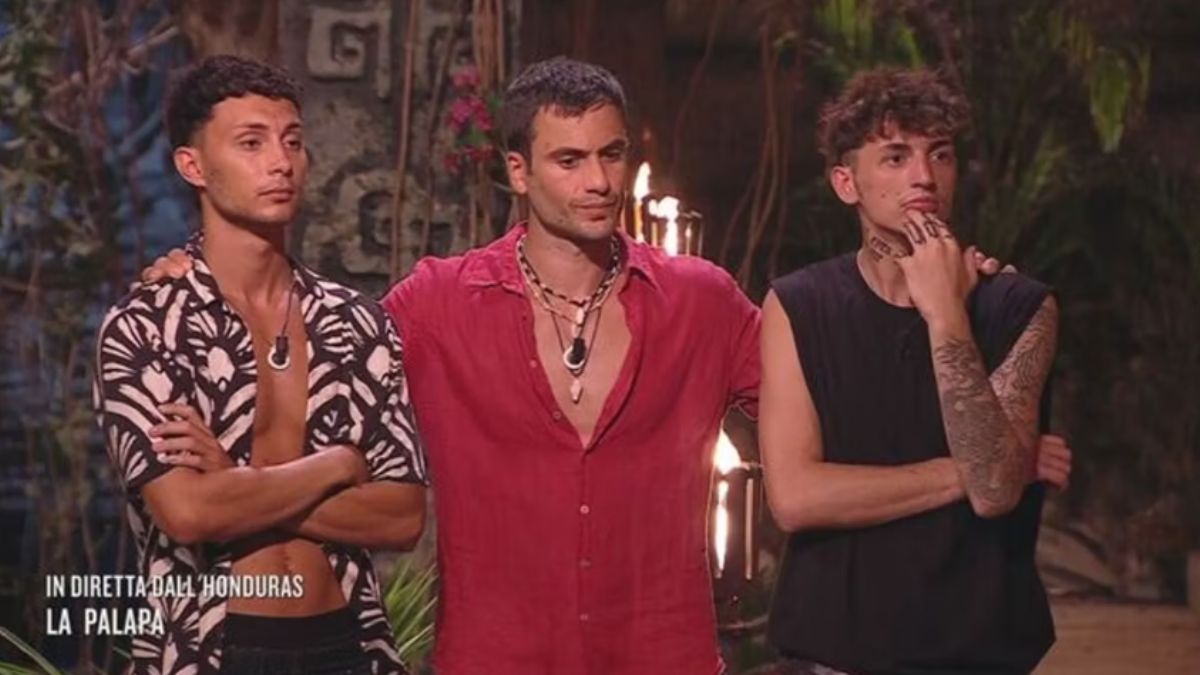 “Assurdo, guardate qui”: “L’Isola dei famosi”, come beccano Antonella, Nunzio e Spadino dopo il ritiro “Assurdo, guardate qui”: “L’Isola dei famosi”, come beccano Antonella, Nunzio e Spadino dopo il ritiro