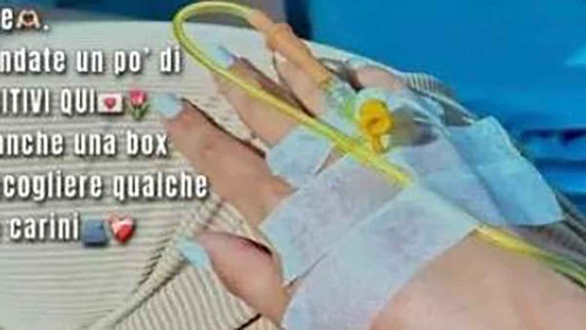 La famosa di Canale 5 in ospedale: lo scatto sui social preoccupa i fan La famosa di Canale 5 in ospedale: lo scatto sui social preoccupa i fan